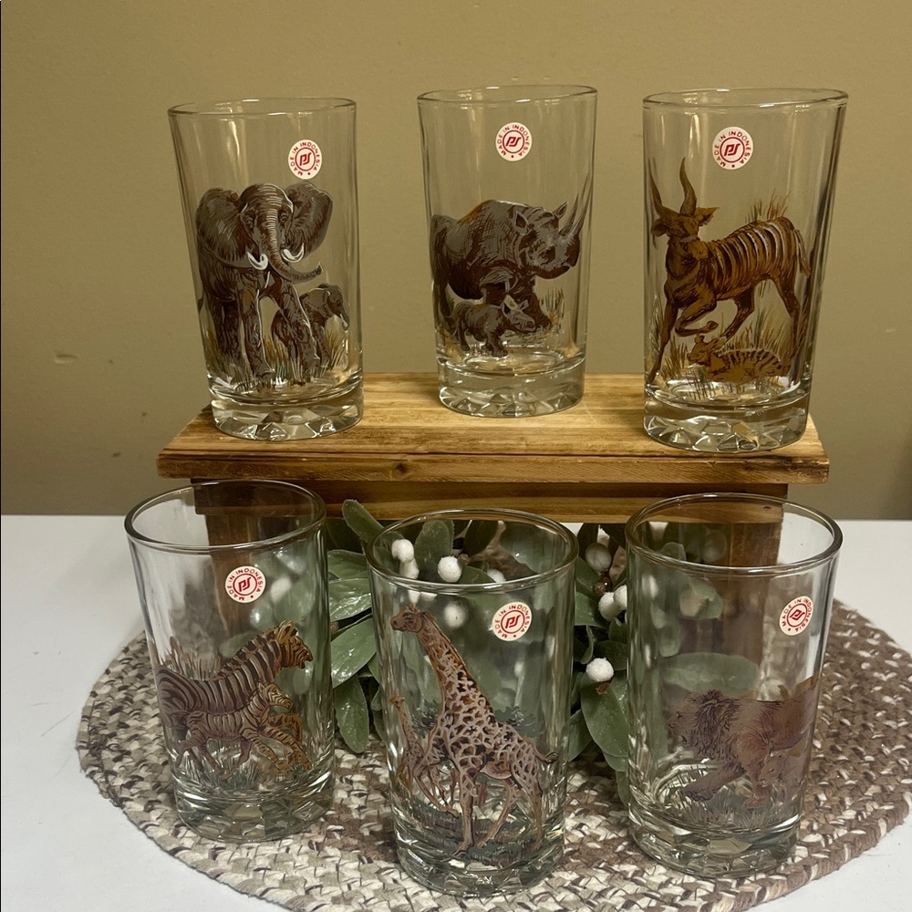 VTG Rare Wildlife/Safari Set of (6) Glass tumblers in new condition